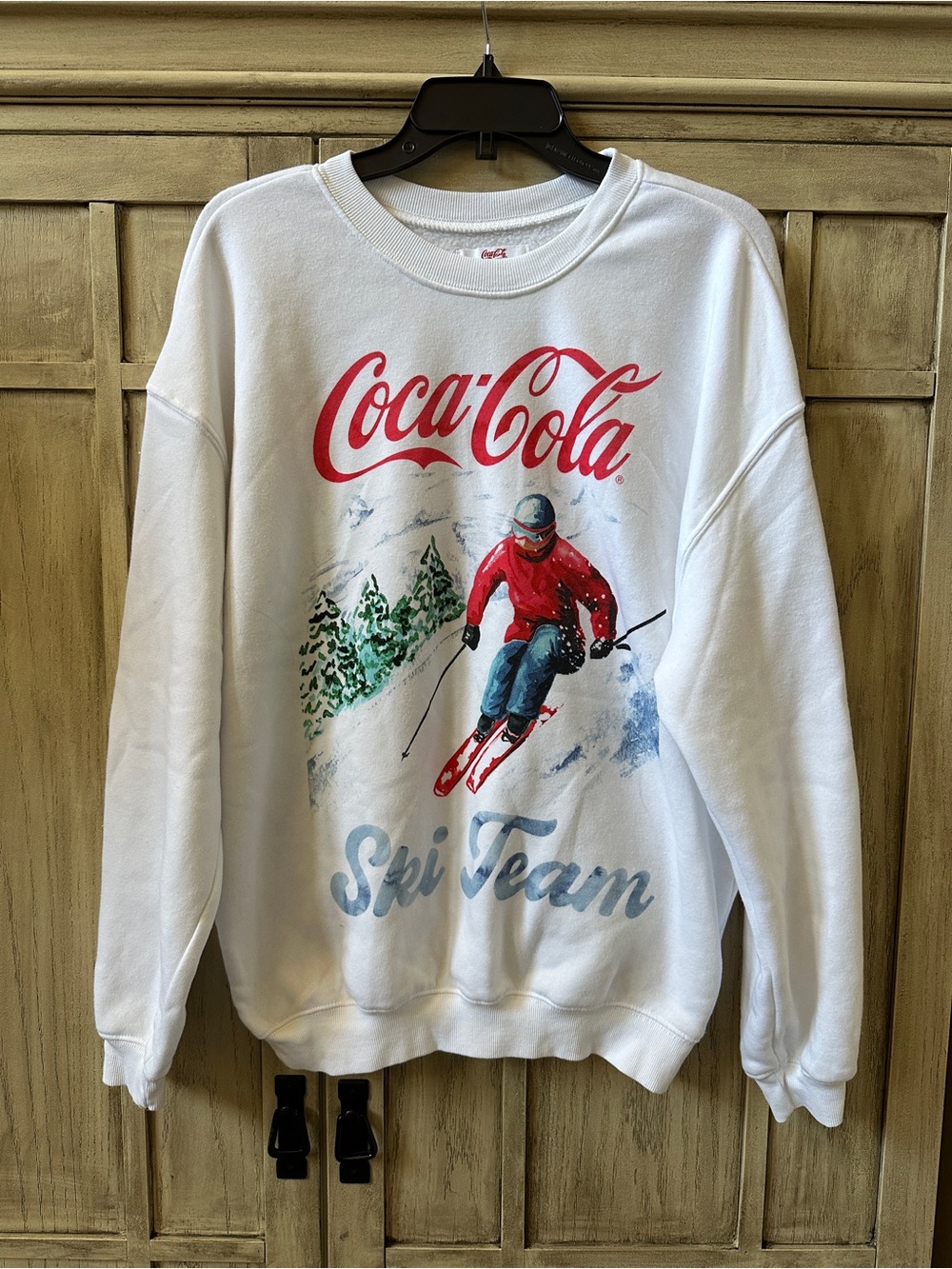 NEW Coca-Cola Ski Team Graphic Sweatshirt Top Pullover White Medium M Women’s - Picture 2 of 6